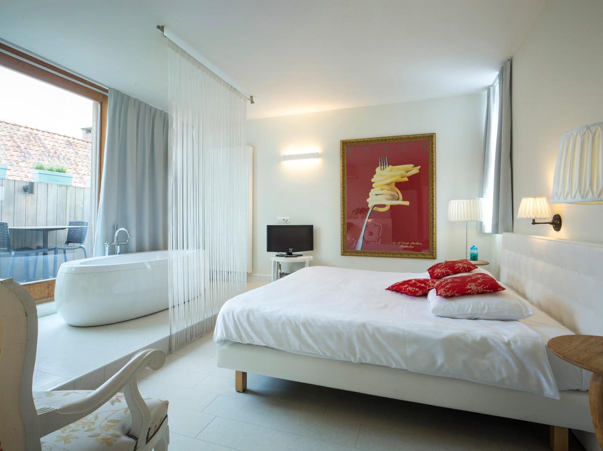 Junior Suite,326554654:JPEG
